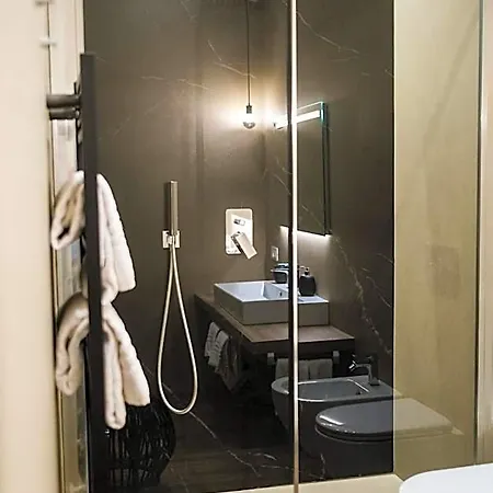 Casa Leoncino 4*