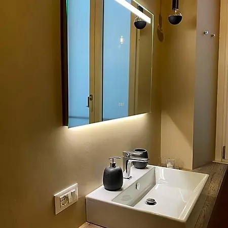 Casa Leoncino 4*
