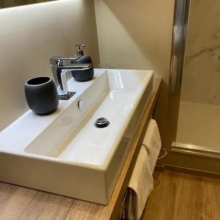 Casa Leoncino 4*