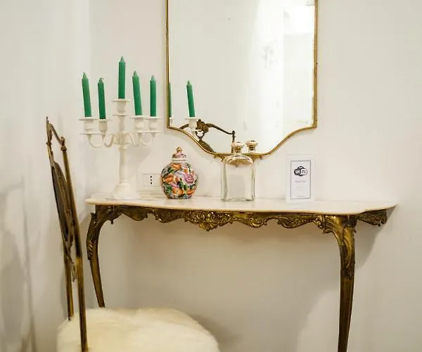 Casa Leoncino Bed and Breakfast 4*