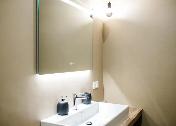 Casa Leoncino Bed and Breakfast 4*